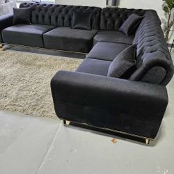 Luxury Black Sectional, Living Room// Fast Delivery 