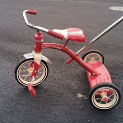 10" Radio Flyer Steer And Go Tricycle with Removable Handle