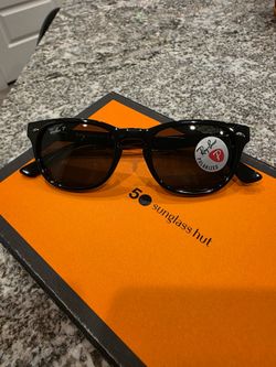 **Authentic Polorized  Ray-Ban Sunglasses**