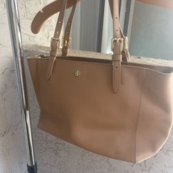 Tory Burch Purse and Wallet - Leather- Beige Color - Good Condition 