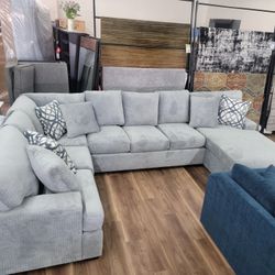New 3pc Sectional In Grey 