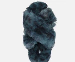 Crisscross faux fur slipper
