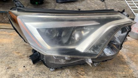RAV4 Right Headlight Halogen