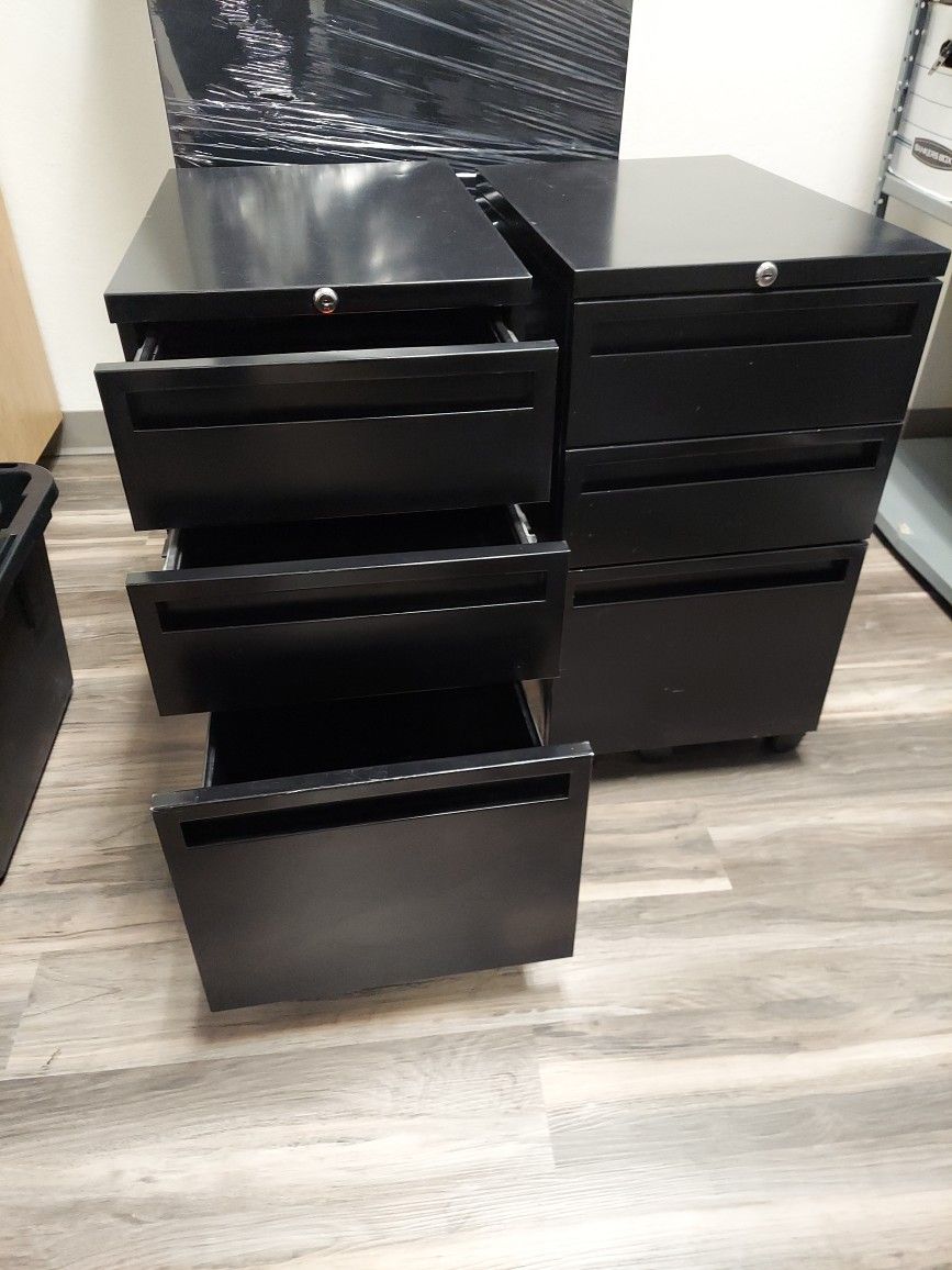 Metal Filing Cabinets On Wheels - FREE