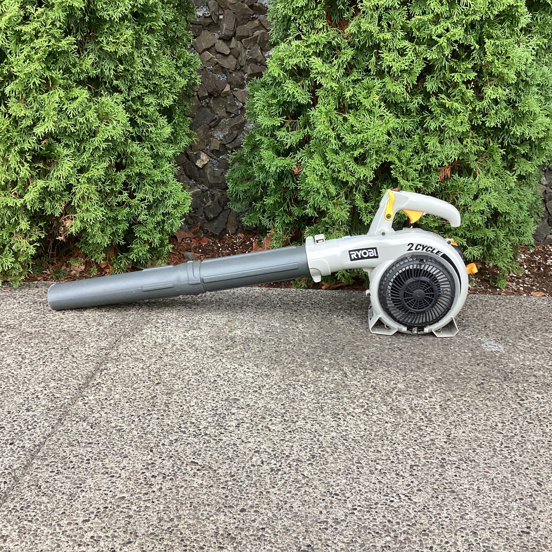 RYOBI 2-Cycle Gas Handheld Leaf Blower 26CC