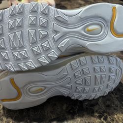 Nike Wmns Air Max 97 “White University Gold” Size 7