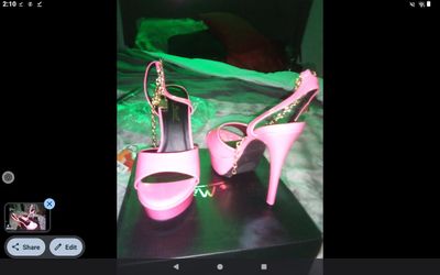BRAND NEW size 7 hot 🔥 Pink high heels with gold chains for straps