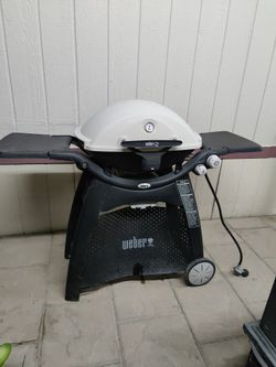 Weber Barbecue Grill (Propane Tank Not Included) $100 / Parrilla O Asador (No Incluye El Tanque) NELLIS BLVD & CHEYENNE AVE 