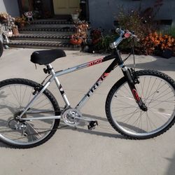 Near New Condition Trek 820, Just Tuned Up