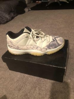 Air Jordan 11 Retro Low LE  (Snake Print)