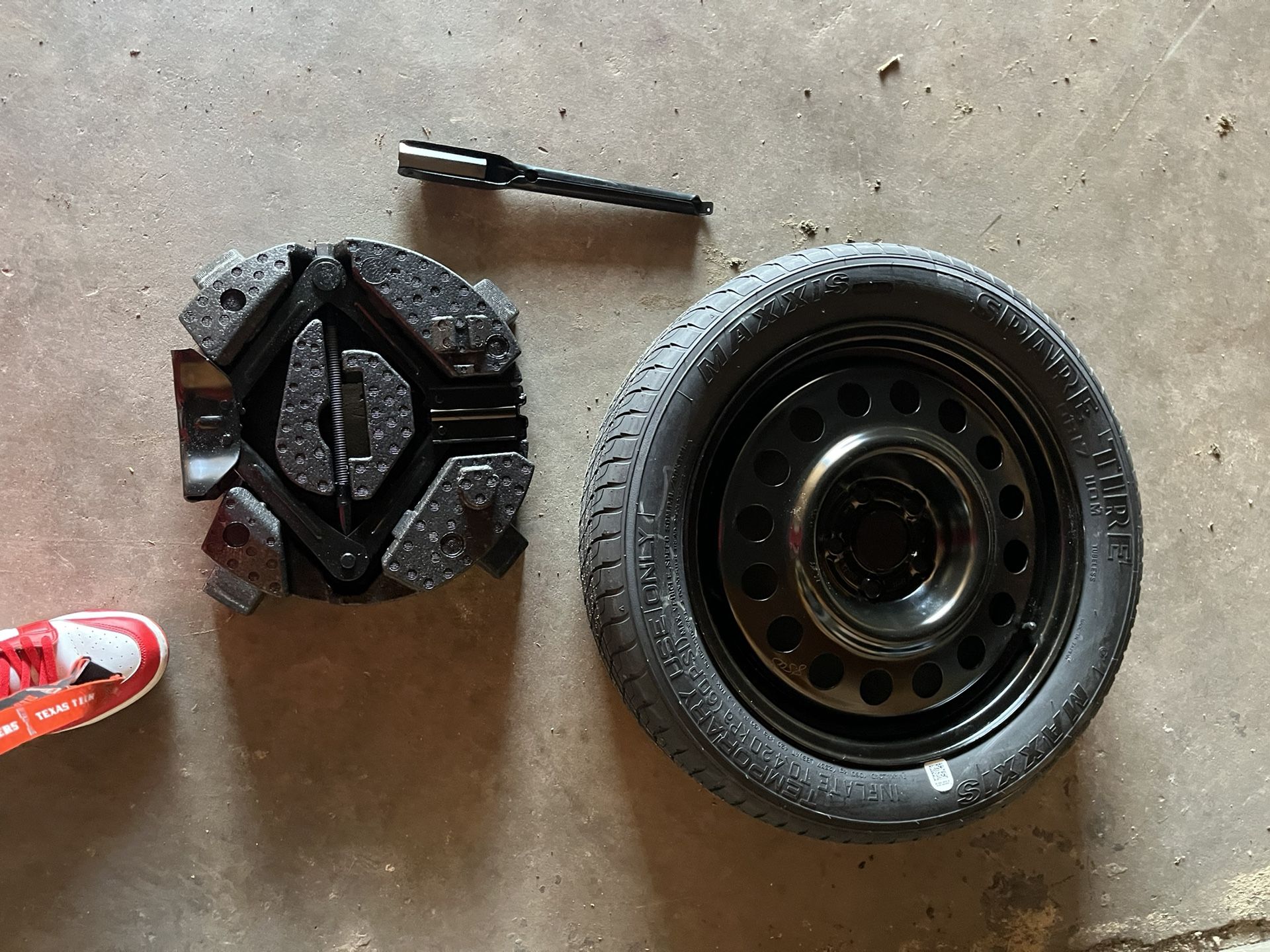 New Spare Tire With Jack Tool Kit 5 Lug Nuts