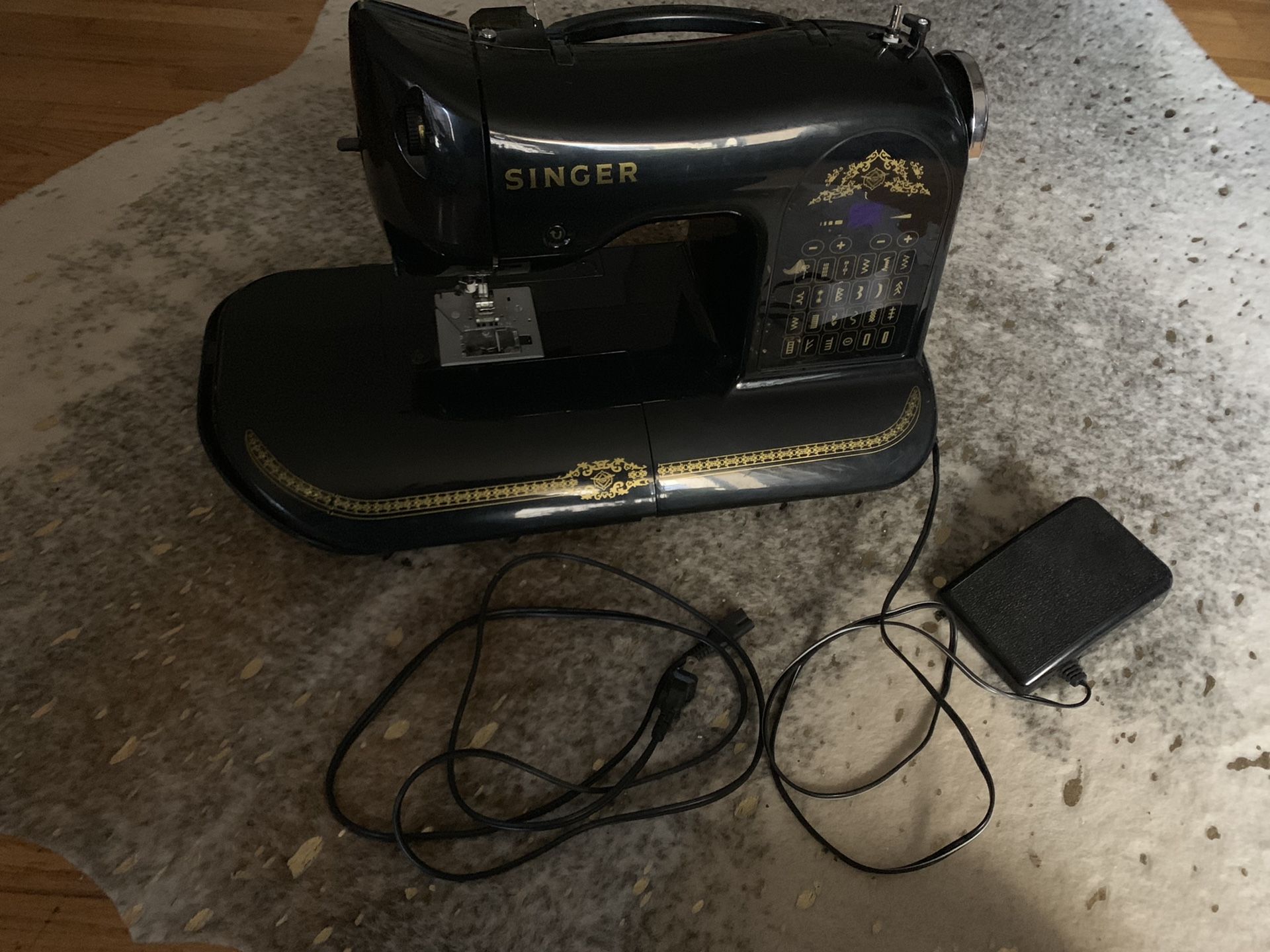 Singer Sewing Machine 160th Anniversary Edition for Sale in Long Beach