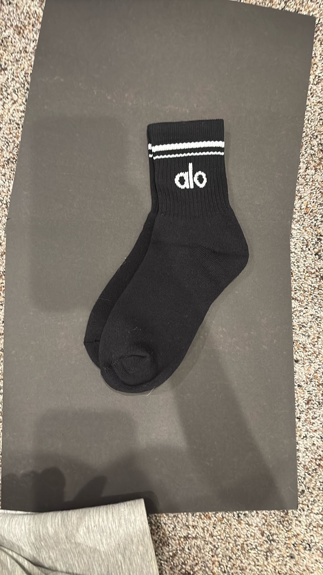 Black Alo Yoga Unisex Throwback Socks