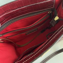 Dooney & Bourke purse in excellent condition $100 