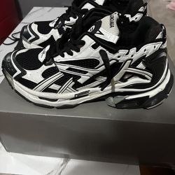 balenciaga runner