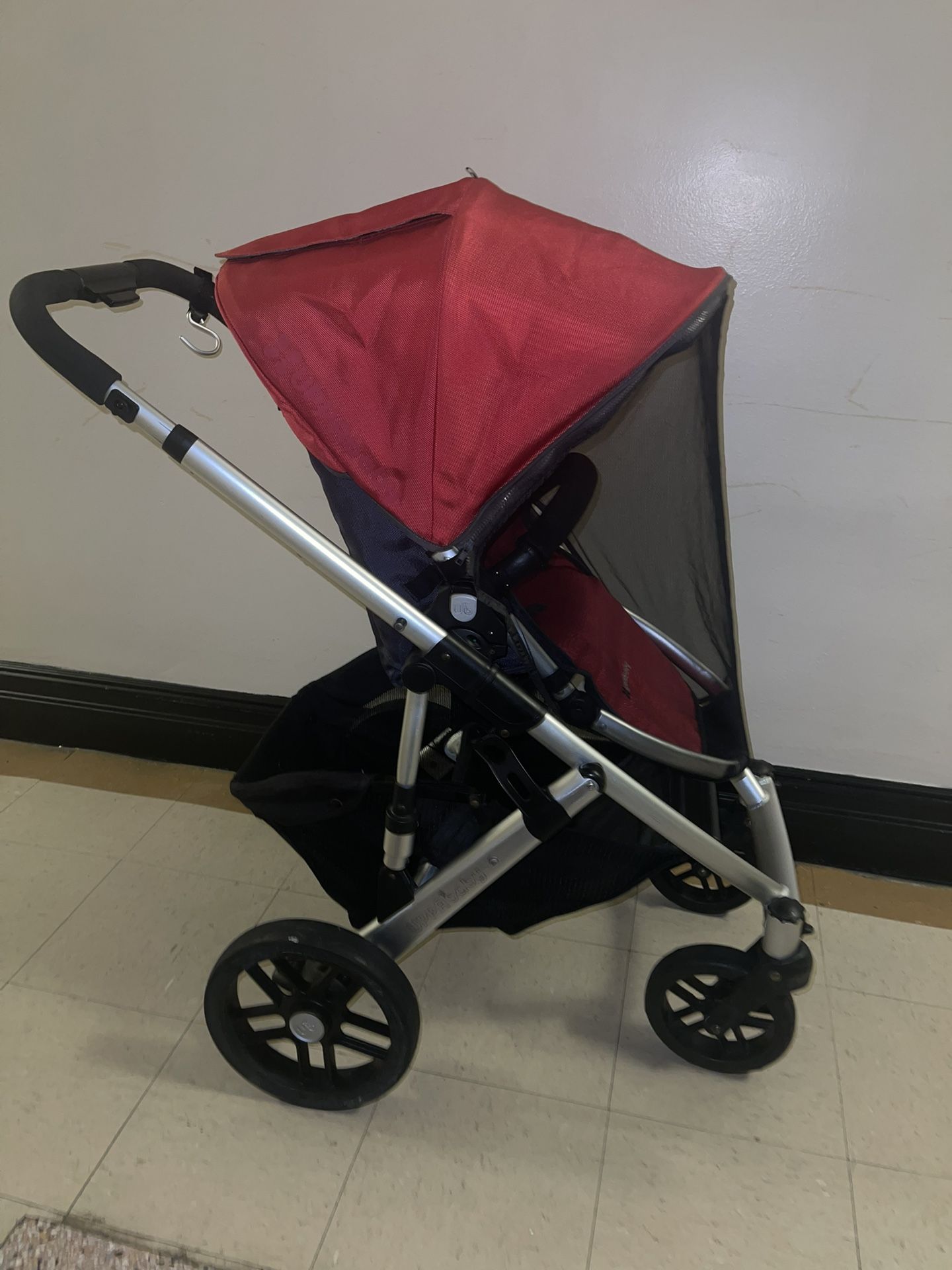 Selling a used UPPAbaby stroller. It's in good condition and ready for a new family ,Uppababy Vista Umbrella Stroller Red in Good Condition UPPAbaby V