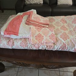 5  PZ . CONFORTER , 2  PILLOW CASES 1. BED SKIRT END 1 VALANCE  , USED ONLY ONE TIME OLMOS NEW  . ALL  $ 10.00  GREAT PRICE  .