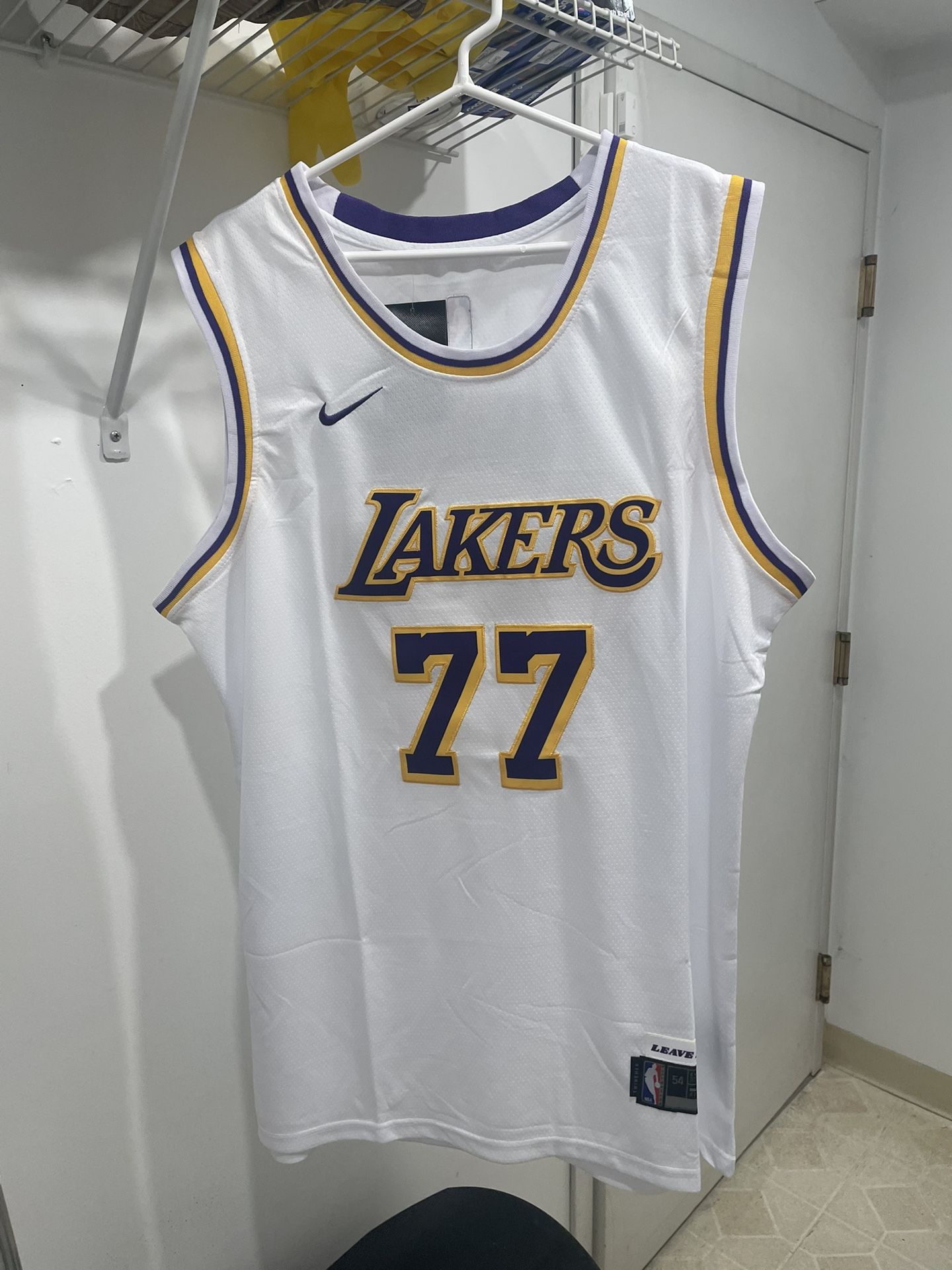 Los Angeles Lakers Luka Doncic stitched jersey Size Large XL 2xl