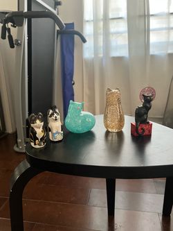 Cat figurines