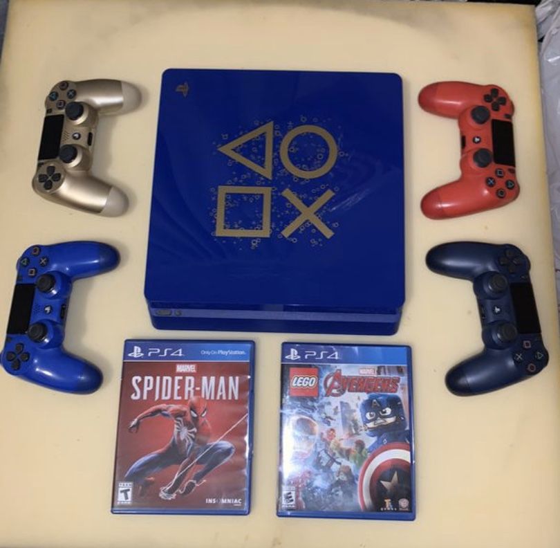 PS4 Slim Blue edition 1TB 4. Controllers