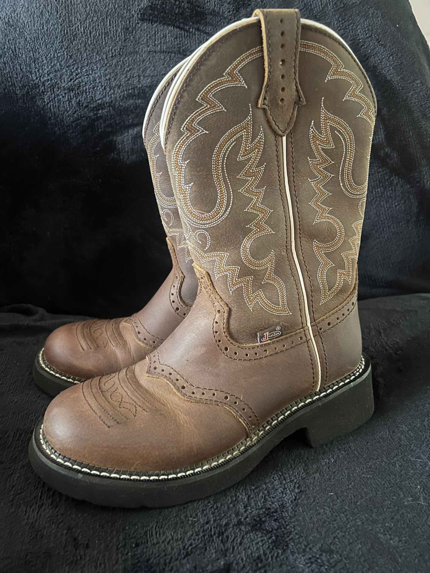 Justin brown cowboy boots