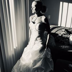 Sz 12 Beautiful Wedding Dress For Sale. 