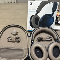 MOMENTUM 4   Wireless, Navy Blue 