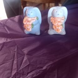 Salt & Pepper Shackers