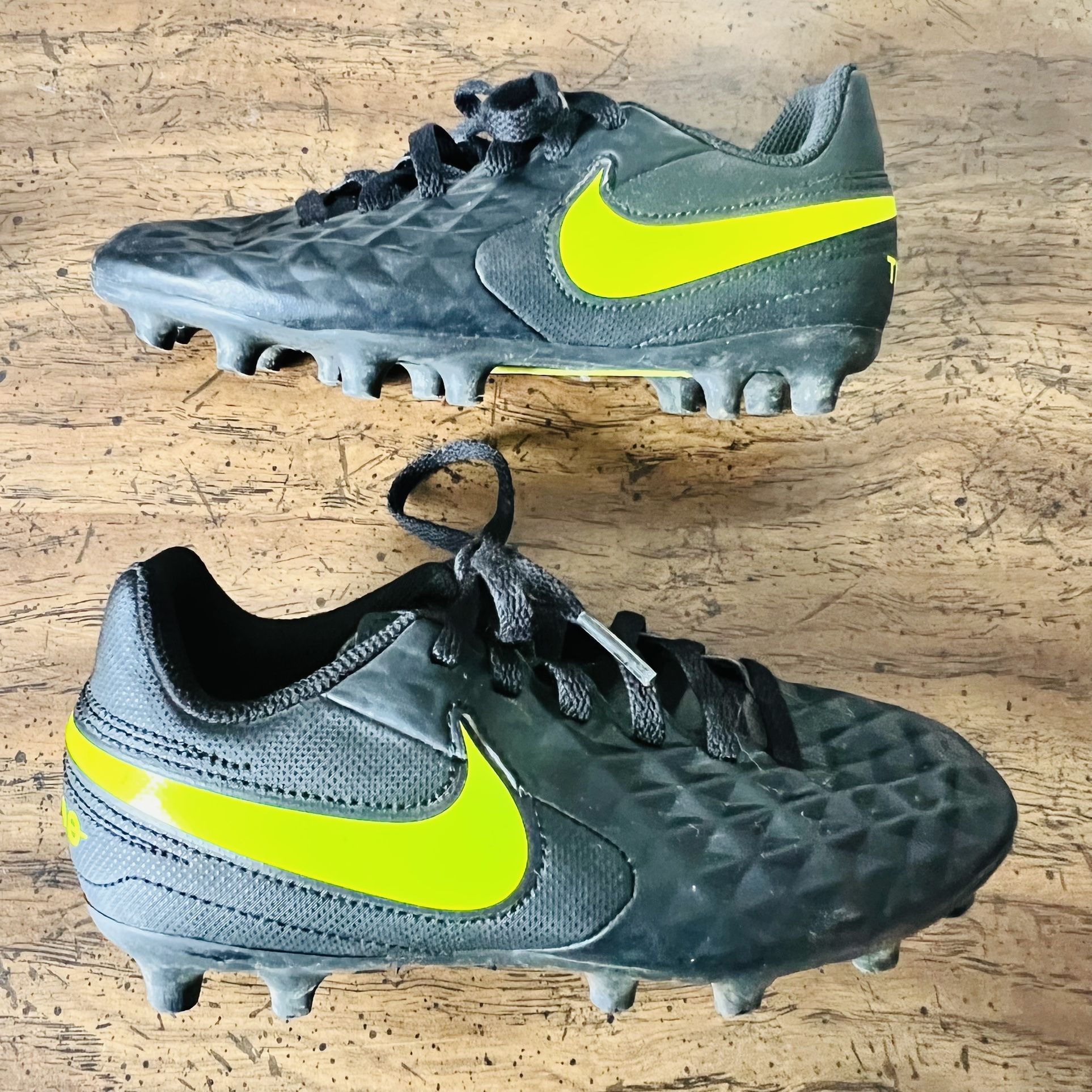 Nike Jr. Tiempo Legend 8 Club MG Soccer Cleats- Size 12C- Children's Black Logo-