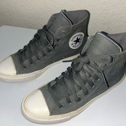 CONVERSE CHUCK TAYLORS WOMEN SIZE 8 1/2