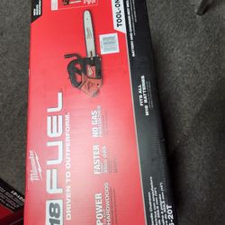 Milwaukee M18 14-in Cordless Chainsaw