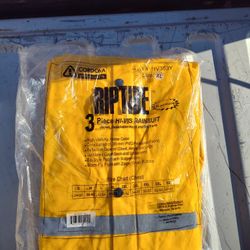 RAIN SUIT TOP AND BOTTOM SIZE: XL FOR $10