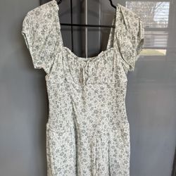 Like New Hollister White Pattern Summer Dress Women’s Small
