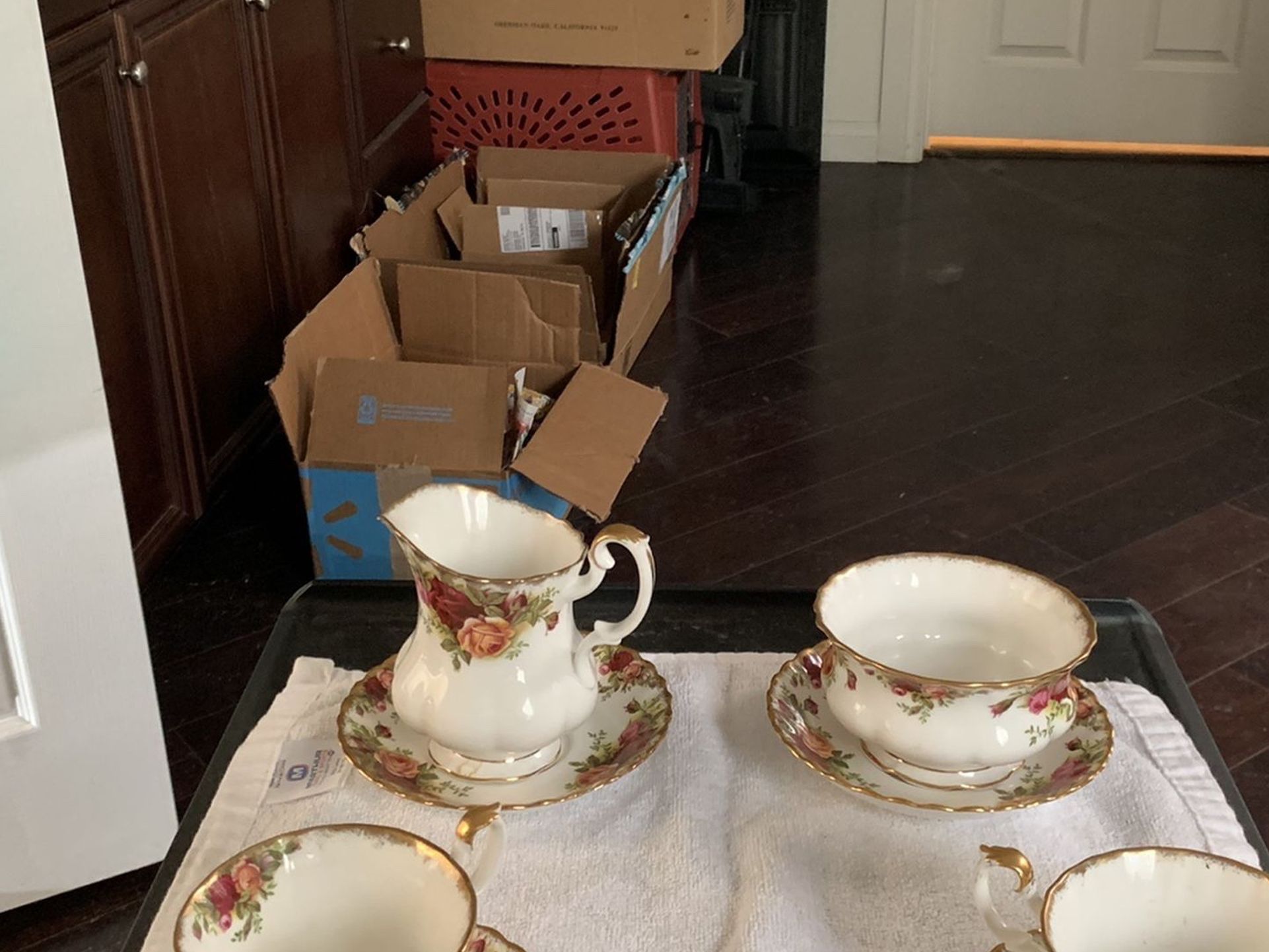 Royal Albert England Old Country Roses 2 Tea Cups With Plates And Sugar And Creamer With Plates