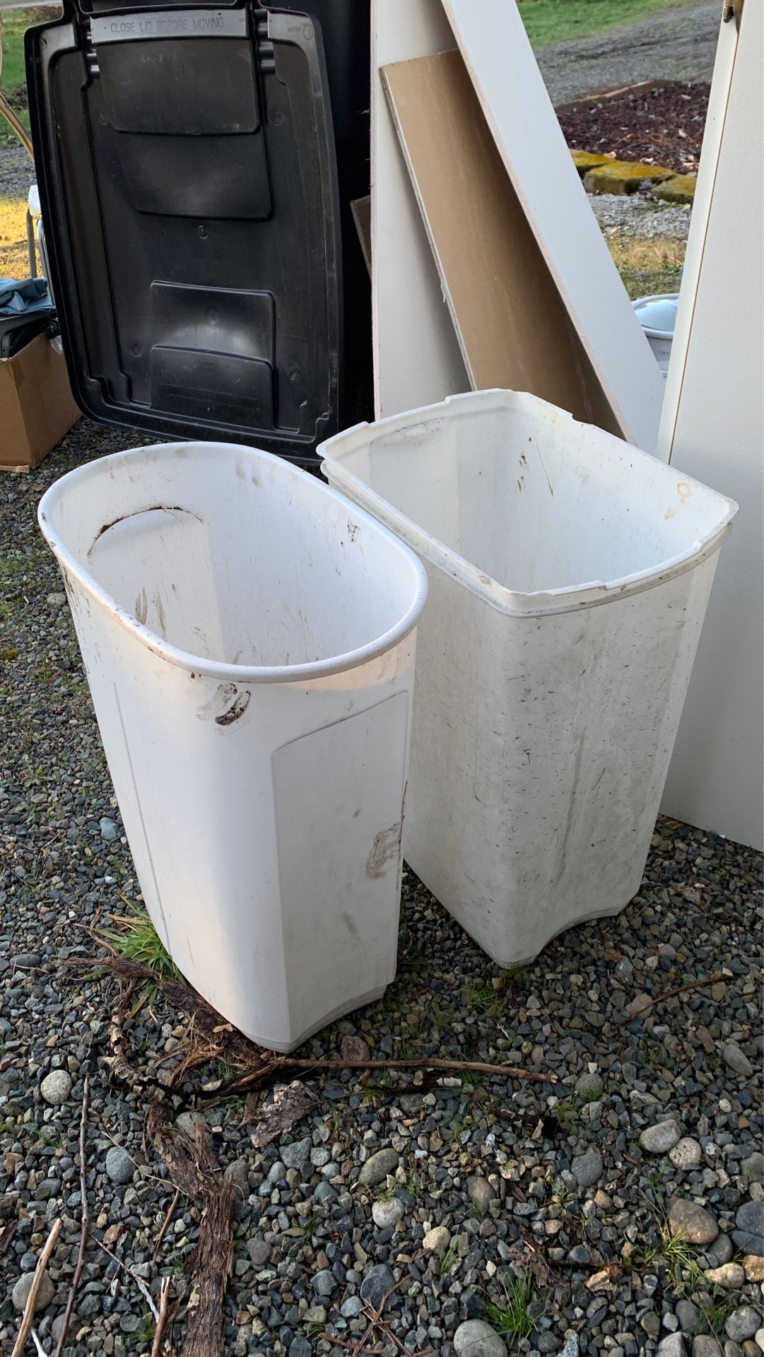 2 free trash cans