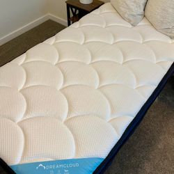 The DreamCloud Premier, Twin XL, Like New, Perfect Condition  Dreamcloud, The DreamCloud Premier, Twin XL, only Asking for $225 Retails for $799  Used