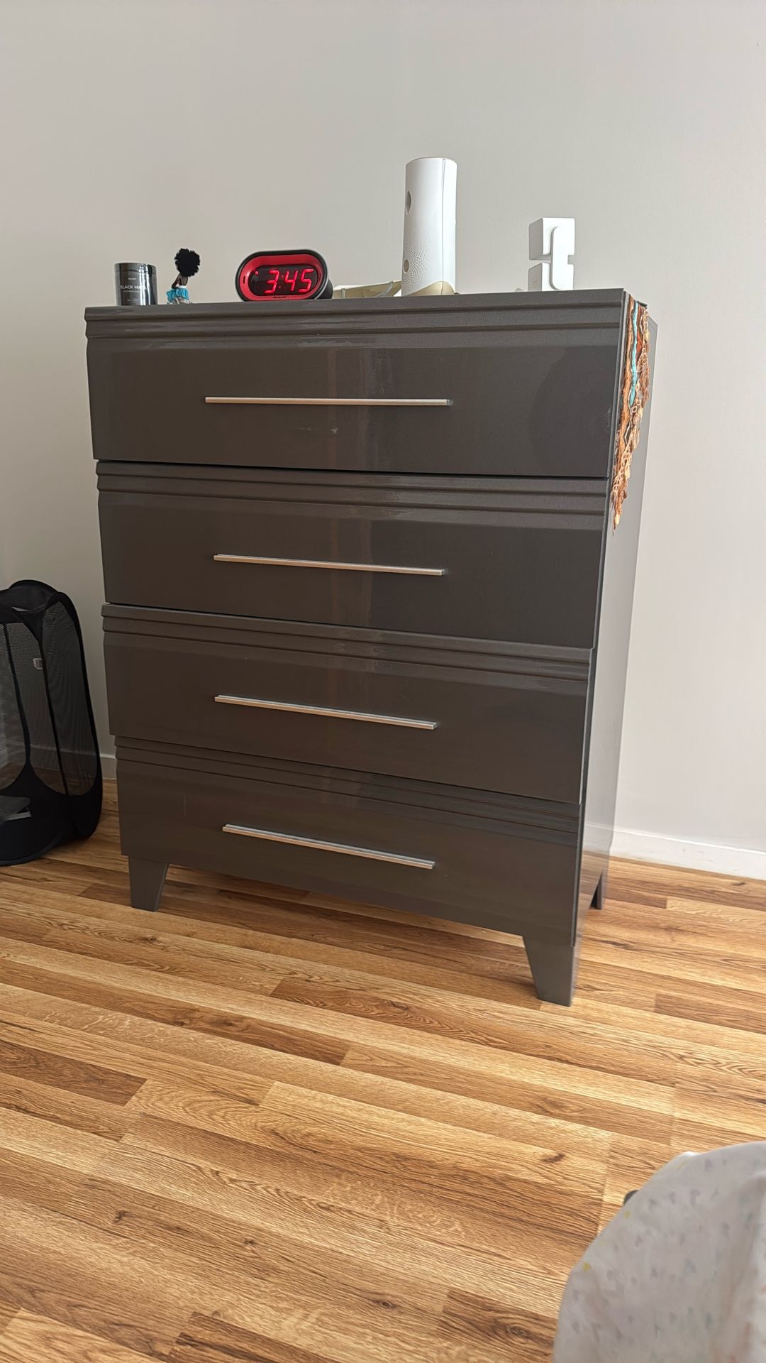 clothes chest 