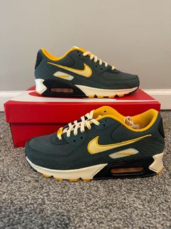 Nike Air Max 90 NFL Rivalries Green Bay Packers Men’s Size 7 / Women’s Size 8.5 (SKU: IW1134-301)