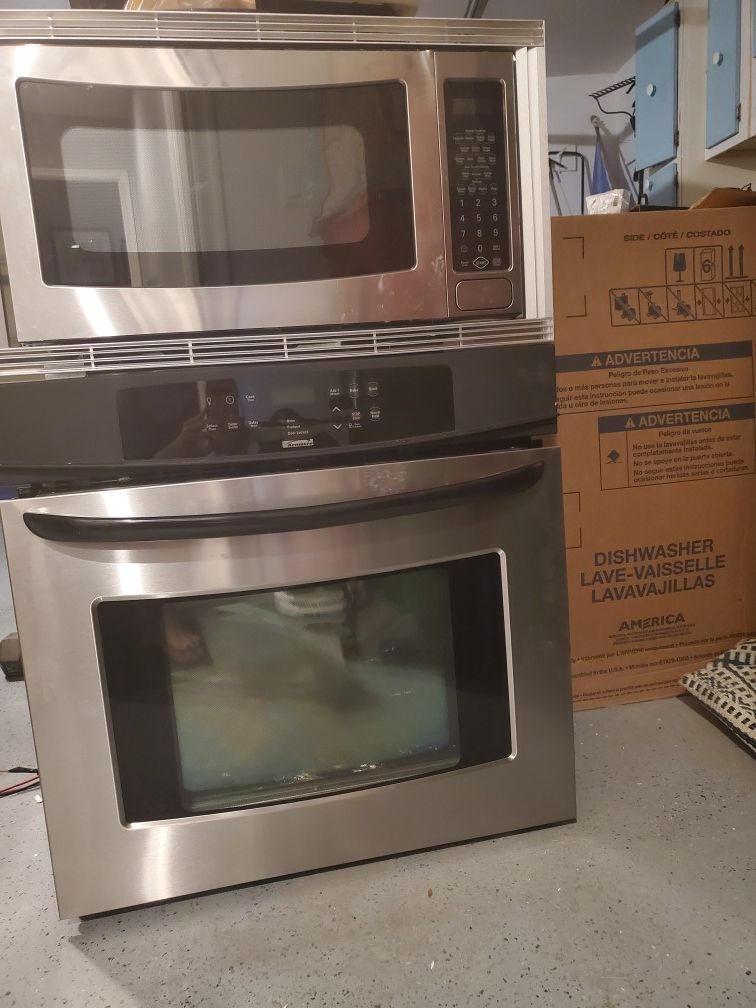 Kenmore microwave and oven combo. Free.