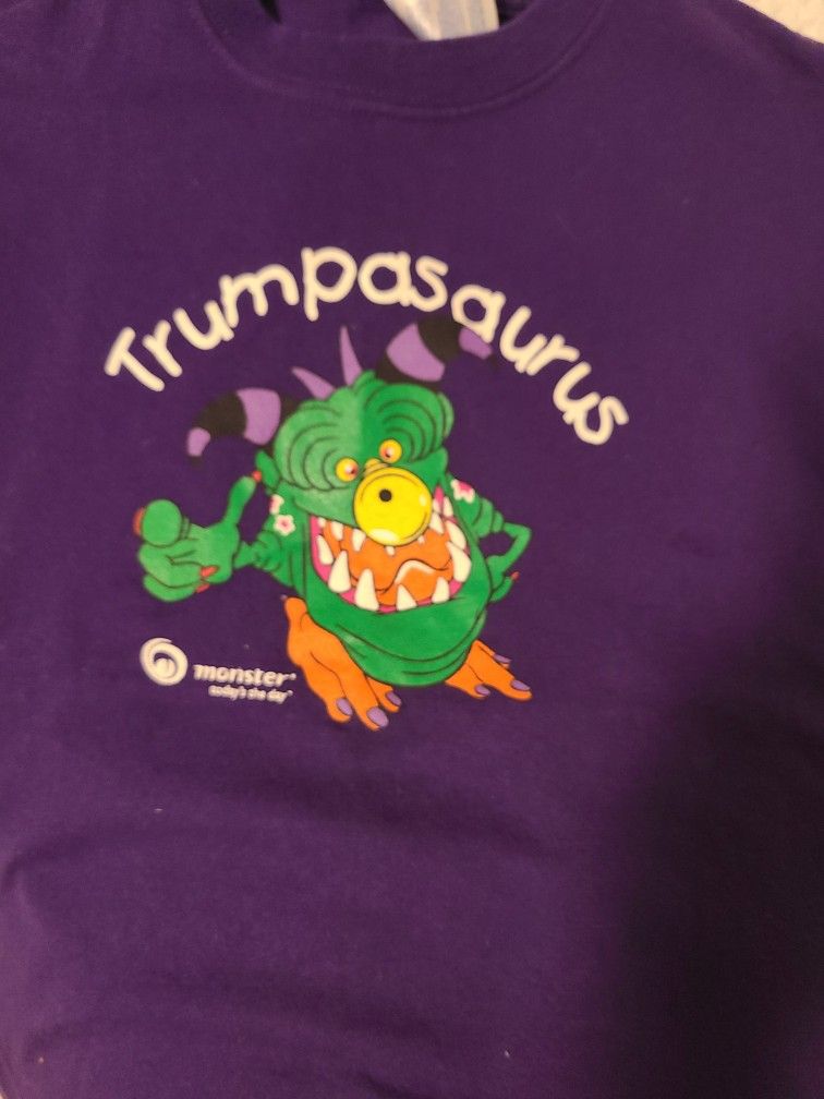T Shirt Trumpasaurus Youth Medium