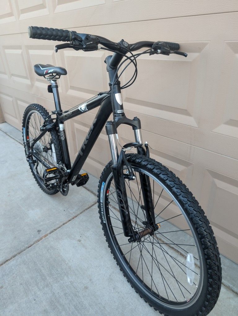 26" TREK MENS KIDS MOUNTAIN BIKE. 16" (S/M). ALUMINUM. 24 SPEEDS. EXCELLLENT CONDITION 👌🏼