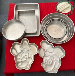 Wilton Mikey & Minnie cake pans plus 4 round and 2 square
