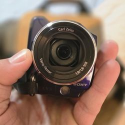 sony dcr-sr68 digital camera w/bag