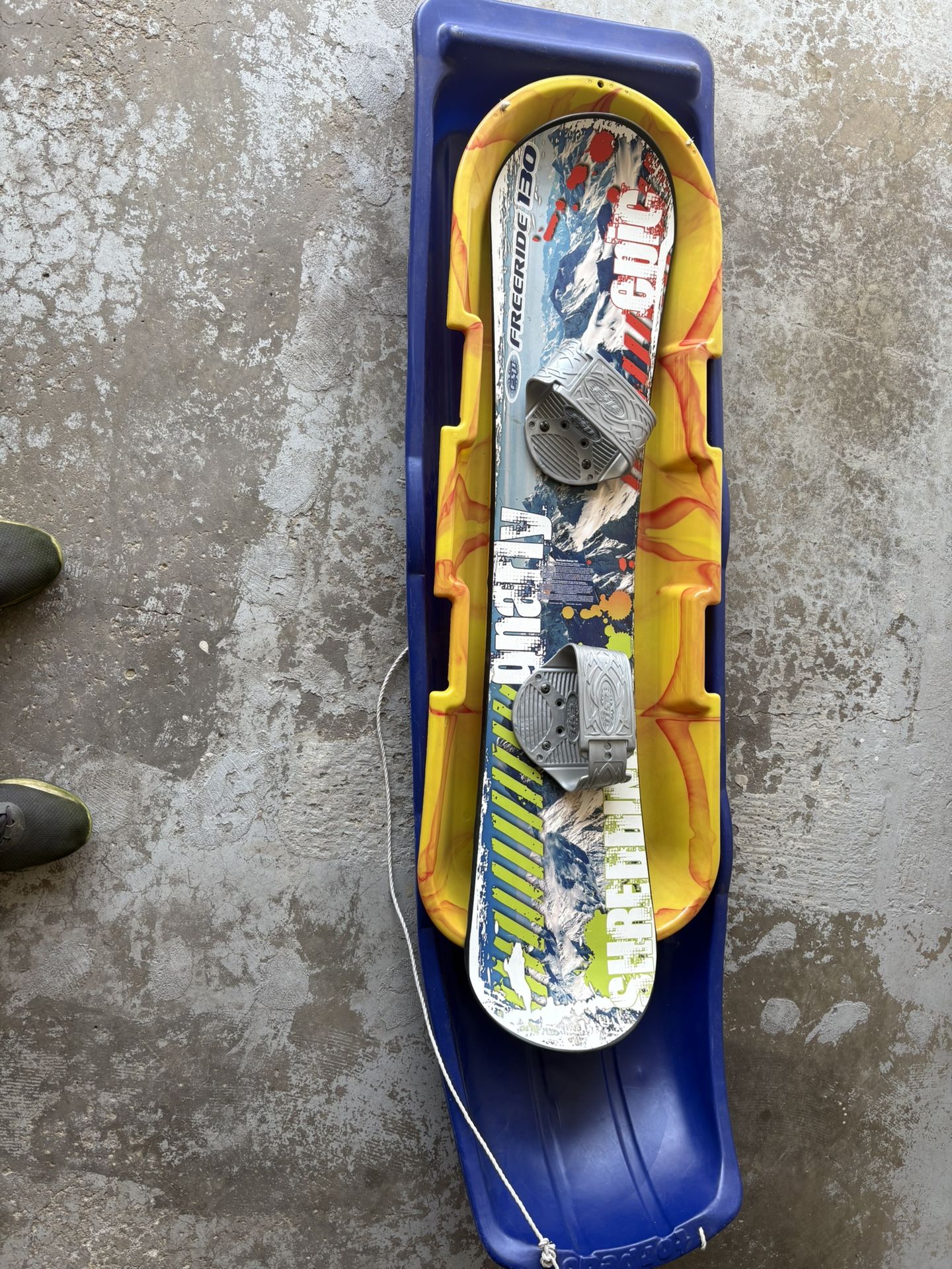 2 Tobaggans/Kid Snowboard