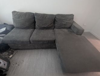 FREE SECTIONAL COUCH!! Pickup today or tomorrow