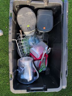 Free stuff (kitchen, lamps, weights) bin not included