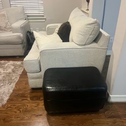 Modern Beige Loveseat – Comfortable & Stylish – Gently Used