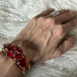 Vintage, lovely red rhinestone clamper bracelet is made in the Juliana style