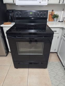 Stove/ Frigidaire/ black
