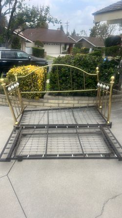 Trundle bed and bottom frame for extra mattress